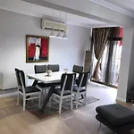Lita House - 3 Bedroom アパート *