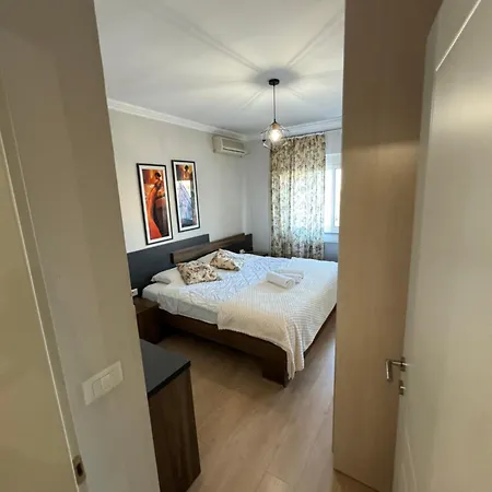 Appartamento Lita House - 3 Bedroom Tirana